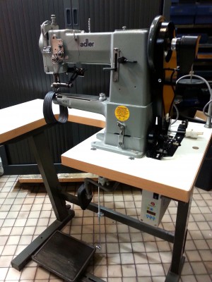 Durkopp ADLER 069 / 73 - occasion - avec guide bord Machine à coudre industrielle à triple entrainement canon
