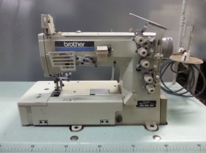 BROTHER FD4 B272 - occasion Machine à recouvrement inférieur - supérieur