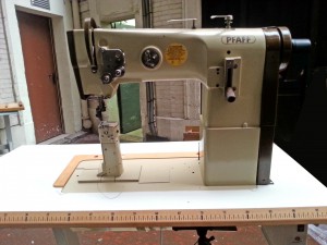 PFAFF 293 - occasion Machine à coudre industrielle à triple entrainement à pilier