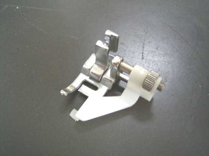 -  Pied de biche - Pieds presseurs - Semelles