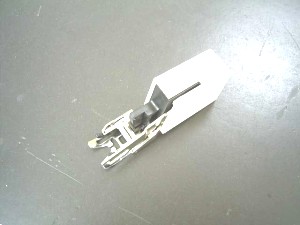 - Fixation BAS Pied de biche - Pieds presseurs - Semelles