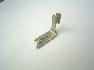  N4 4.8mm Pied de biche pour machine à coudre industrielle