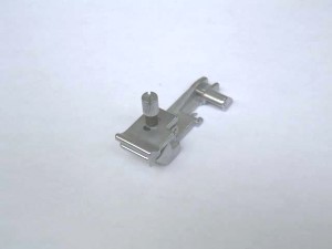 - Pied de biche pose élastique pour surjeteuse THIMONIER Pied de biche - Pieds presseurs - Semelles