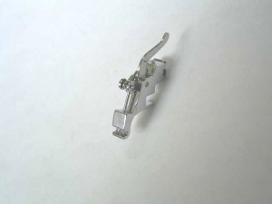 - Fixation BAS Pied de biche - Pieds presseurs - Semelles