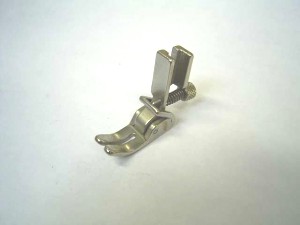 SUISEI  Pied de biche pour machine à coudre industrielle