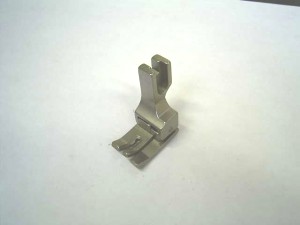 - CR 4MM Pied de biche pour machine à coudre industrielle