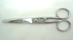 LOCAU (NOGENT)  Ciseaux lingère