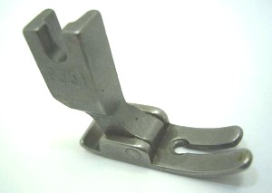- P-351 Pied de biche pour machine à coudre industrielle