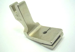 - P-5 Pied de biche pour machine à coudre industrielle