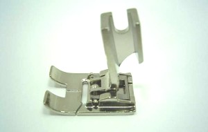 BERNINA  Pied de biche pour machine à coudre industrielle