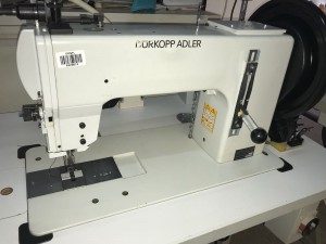 Durkopp ADLER 204-370 - occasion Machine à coudre industrielle à triple entrainement navette barrel