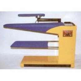 VAPMATIC KITOR K52 - occasion Table de repassage triangulaire et pointue industrielle