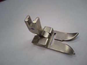 - Ouverture 15mm Pied de biche pour machine à coudre industrielle