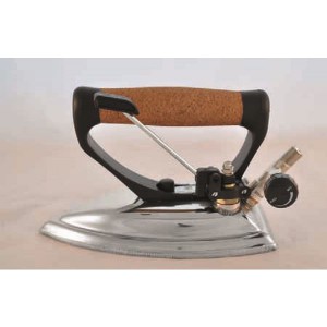  Kg. 1,300 Fer à repasser