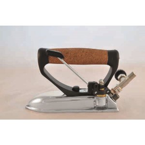  Kg. 1 Fer à repasser