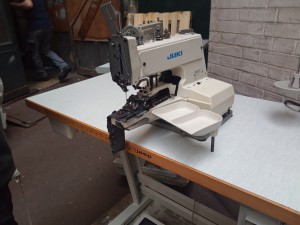 JUKI MB 373 - occasion Machine Pose Boutons
