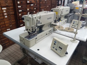 BROTHER HE-800A-2 Boutonnière lingère