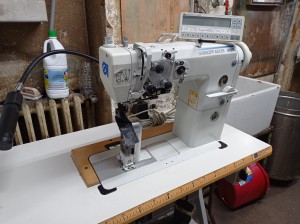 Durkopp ADLER 4180i Occasion Machine à coudre industrielle à triple entrainement à pilier