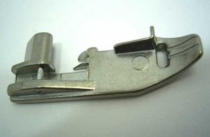 -  Pied de biche - Pieds presseurs - Semelles