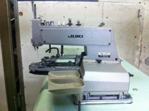 JUKI MB 372 - occasion Machine Pose Boutons