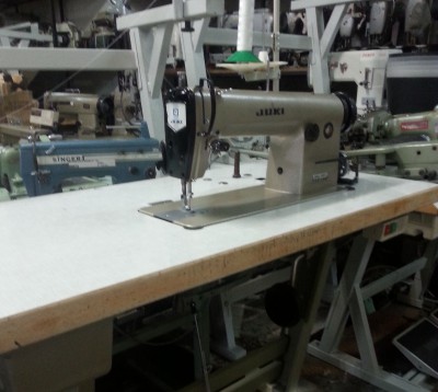 JUKI DDL Machine à coudre industrielle Piqueuse plate d'occasion