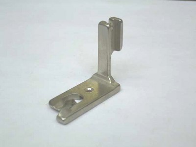 **Pied de biche pour machine à coudre industrielle OURLEUR 6.4MM (6)