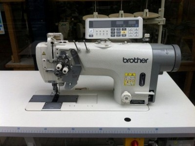 Machine à coudre industrielle 2-aiguille escamotable, triple entraînement BROTHER T 8452C-403